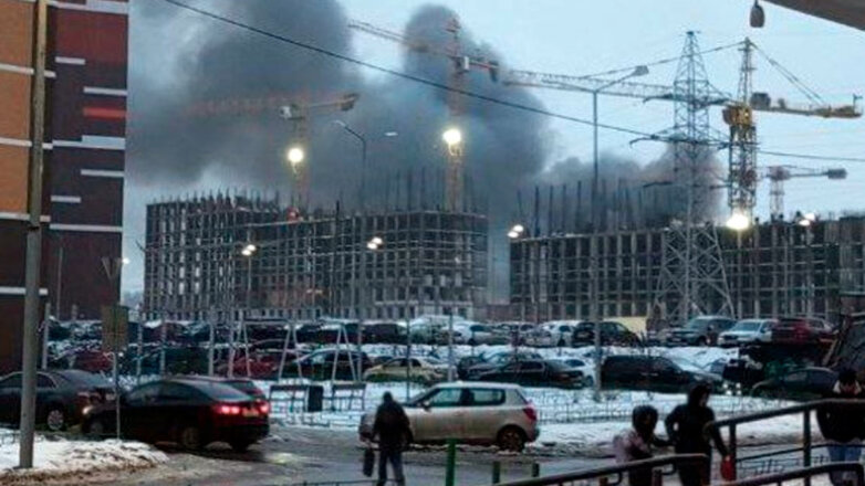 В Балашихе загорелся торговый центр "Стройпарк"