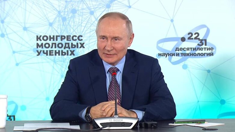 Путин призвал покупать товары российского производства
