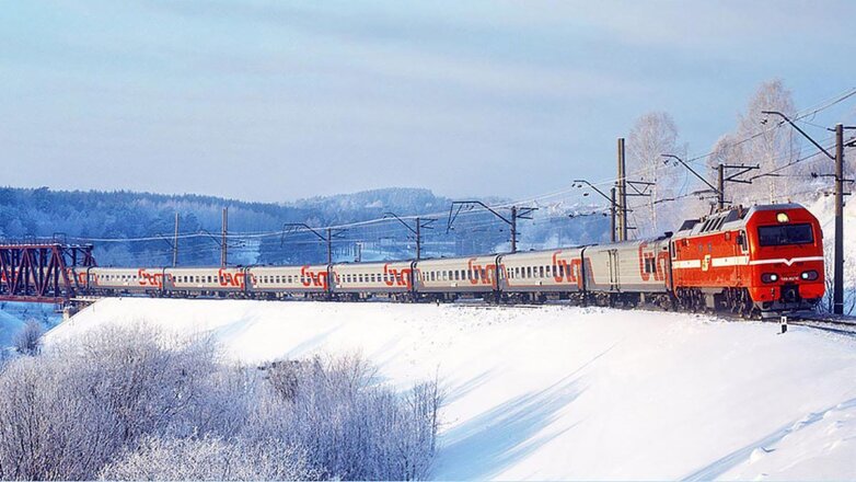 Отпуск-2023: РЖД на праздники запустила поезда на родину Деда Мороза и в круизы
