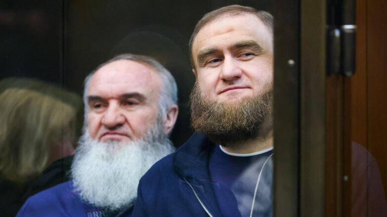 Экс-сенатора Арашукова и его отца приговорили к пожизненному заключению за убийства