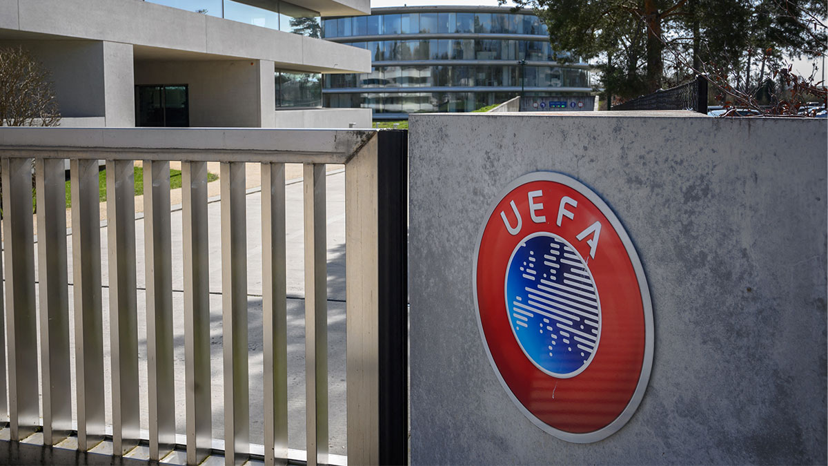 УЕФА принял решение отложить все матчи под своей эгидой в Израиле