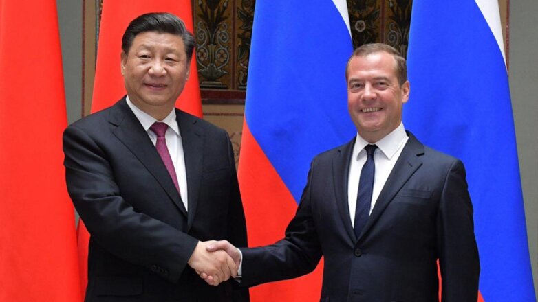 Медведев встретился в Пекине с Си Цзиньпином и передал ему послание от Путина