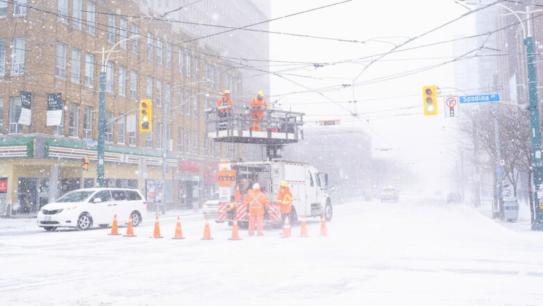 Более 1,2 миллиона жителей Канады остались без света из-за снегопадов
