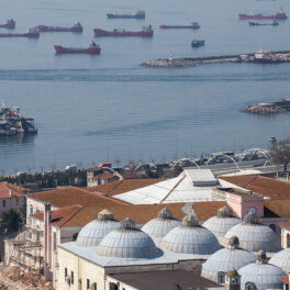 США: почти все застрявшие у берегов Турции танкеры не перевозят российскую нефть