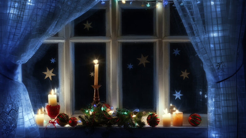 Как красиво украсить окно к Новому году: простые идеи своими руками