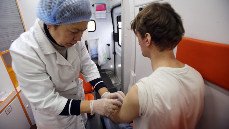 Главный санитарный врач сообщила, что половина населения России привита от гриппа