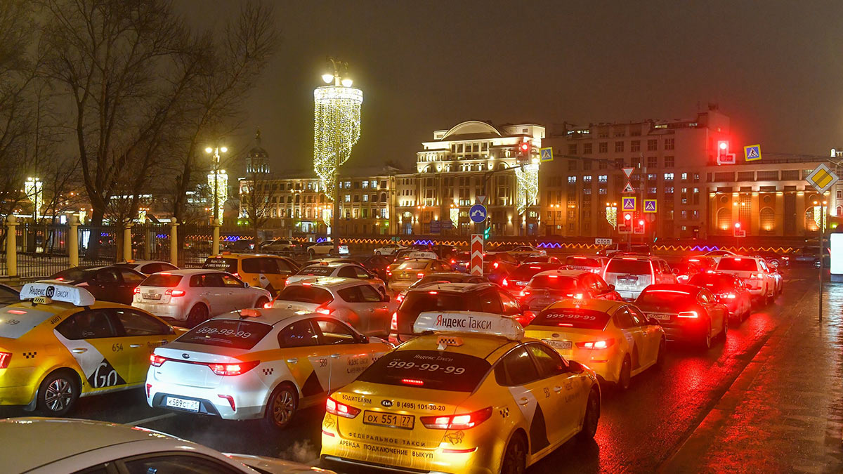Пробки на дорогах Москвы достигли 8 баллов