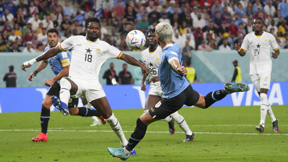 Сборная Уругвая победила Гану, но не смогла выйти в плей-офф ЧМ по футболу