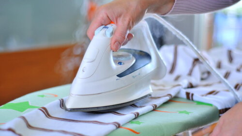 Как гладить одежду быстрее: простой, но рабочий метод