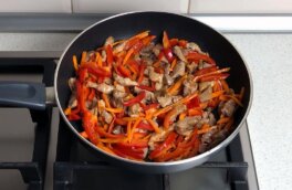 30 минут на кухне: мясо по-китайски в кисло-сладком соусе