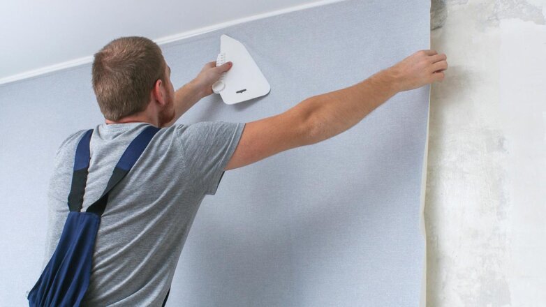 Особенности ремонта квартиры зимой: нюансы штукатурки стен и поклейки обоев