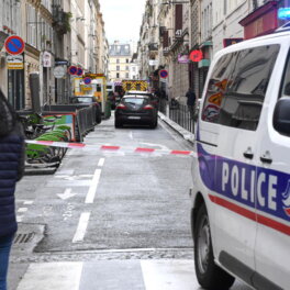 Во Франции мать с двумя сыновьями с ножом ворвались в лицей, пишет Parisien