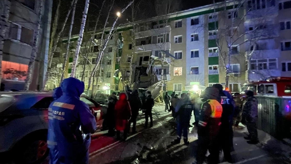 Семь человек считаются без вести пропавшими после взрыва газа в доме в Нижневартовске