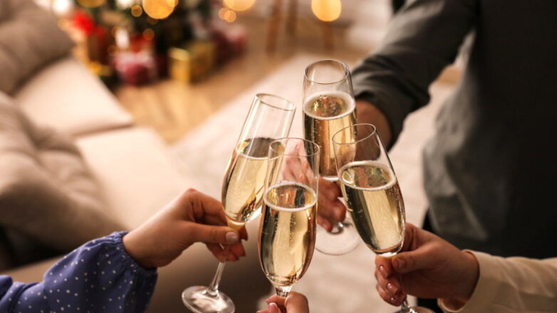 Проблемы с ЖКТ и нервной системой: почему стоит быть аккуратнее с шампанским на Новый год