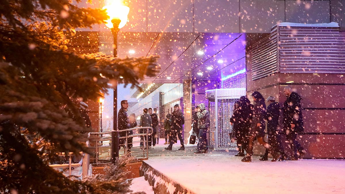 Сильный снег и усиление ветра прогнозируют в Москве вечером 15 декабря
