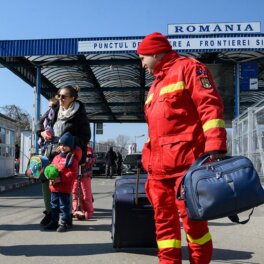 Страны Евросоюза обязаны обеспечивать украинских беженцев, заявили в ЕК