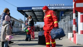 Страны Евросоюза обязаны обеспечивать украинских беженцев, заявили в ЕК