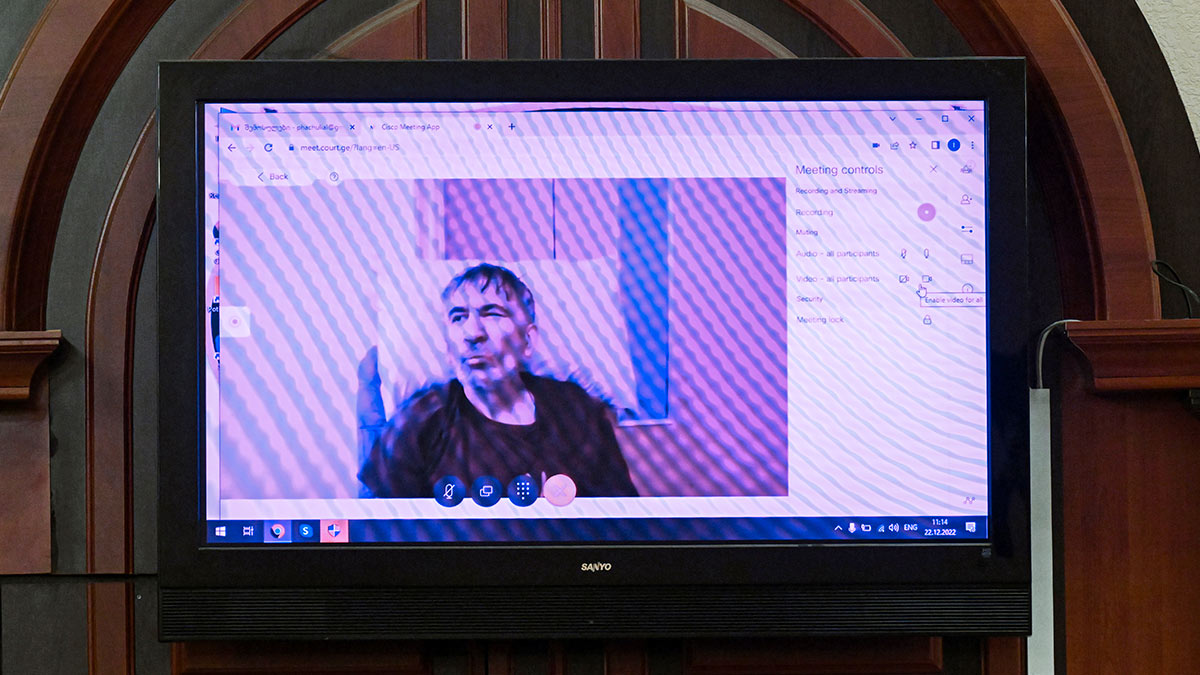Михаил Саакашвили по видеосвязи из больницы во время слушаний в суде