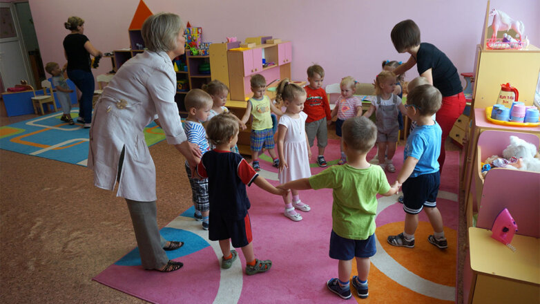 Путин призвал ликвидировать очереди в детские сады во всех регионах РФ