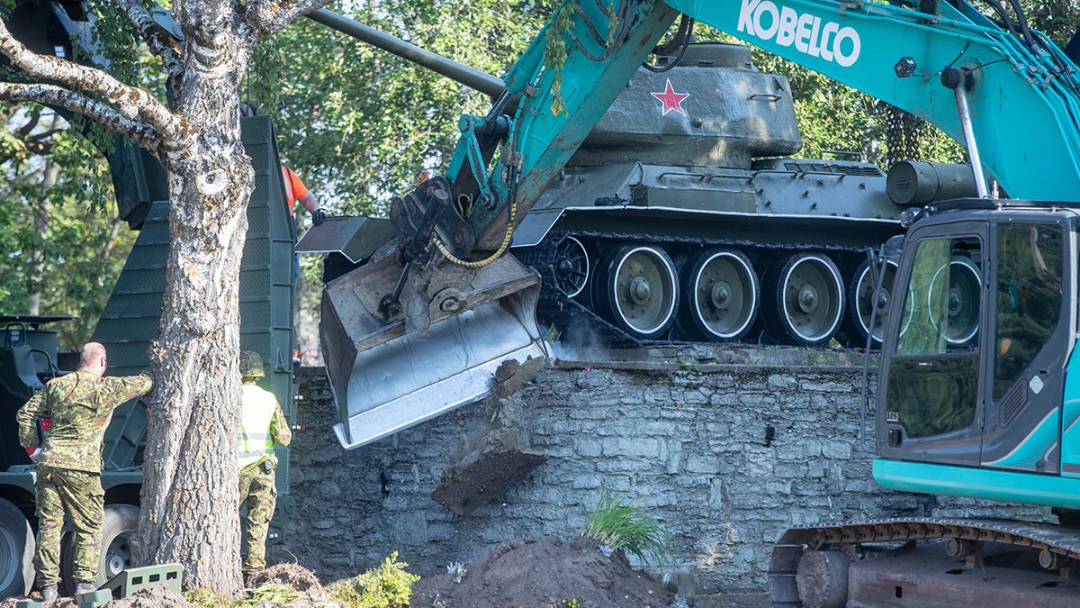 Эстония потратит более €900 тысяч на демонтаж советских военных памятников