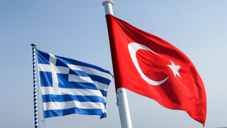 Флаги Турции и Греции