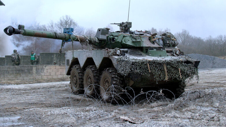 Макрон пообещал Зеленскому поставить Украине бронемашины AMX-10RC