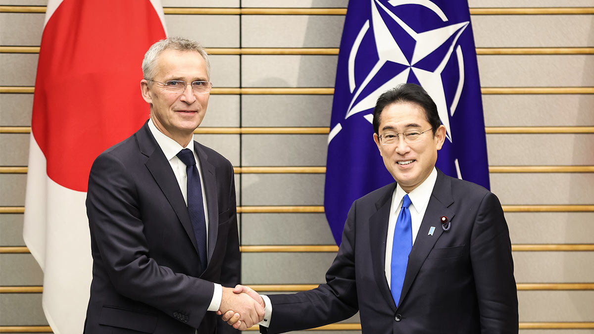 Япония и НАТО обеспокоены военным сотрудничеством РФ и Китая