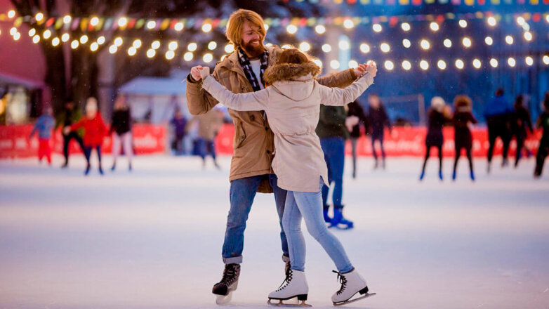 Где покататься на коньках в Москве и Петербурге: топ лучших мест