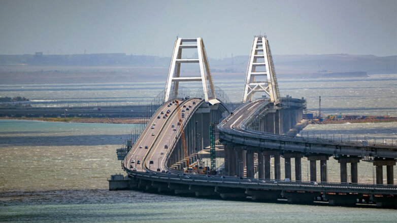 На левой части Крымского моста завершили установку третьего пролета