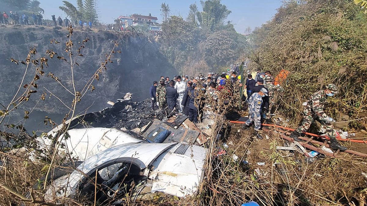 Пассажирский самолет авиакомпании Yeti Airlines разбился в Непале