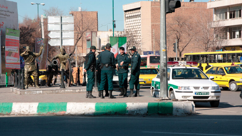 В посольстве Азербайджана в Иране есть убитый и раненные в ходе вооруженного нападения