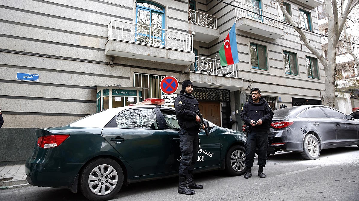 Азербайджан потребовал от Ирана прозрачного расследования нападения на посольство