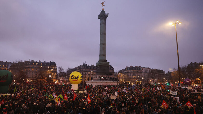 BFM: 2,8 миллиона французов вышли на протесты против пенсионной реформы
