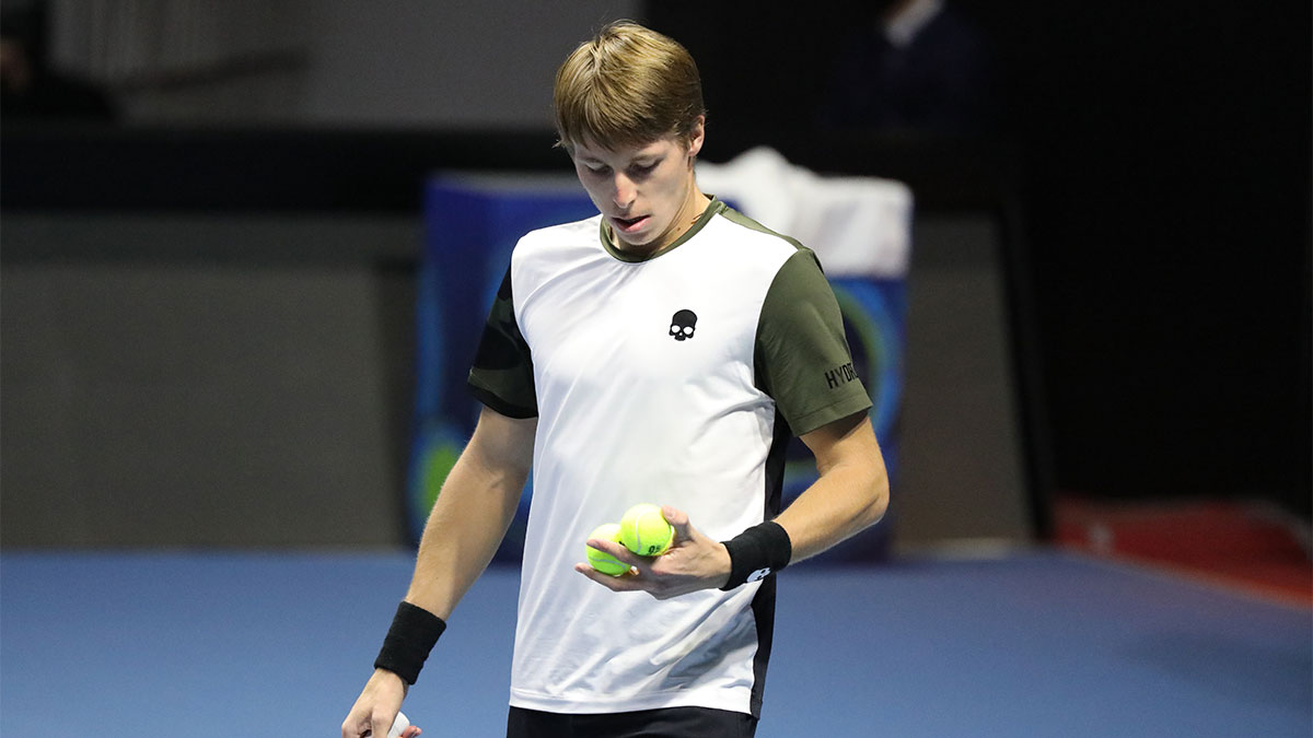 Теннисист Рублёв не смог выйти во второй круг турнира в Аделаиде