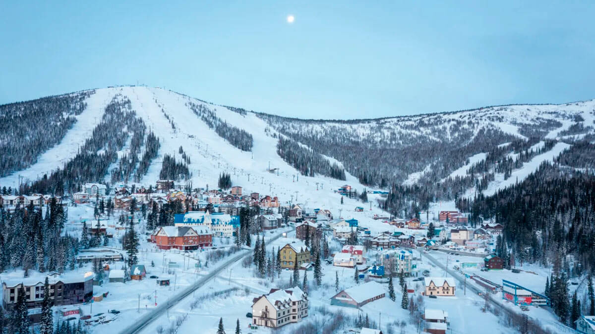 Отпуск-2023: названы цены на посуточную аренду жилья на популярных горнолыжных курортах РФ