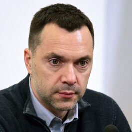 Зеленский ввел санкции против экс-советника своего офиса Арестовича