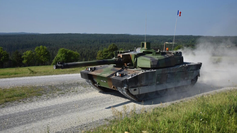Макрон не исключил возможности поставок Украине танков Leclerc