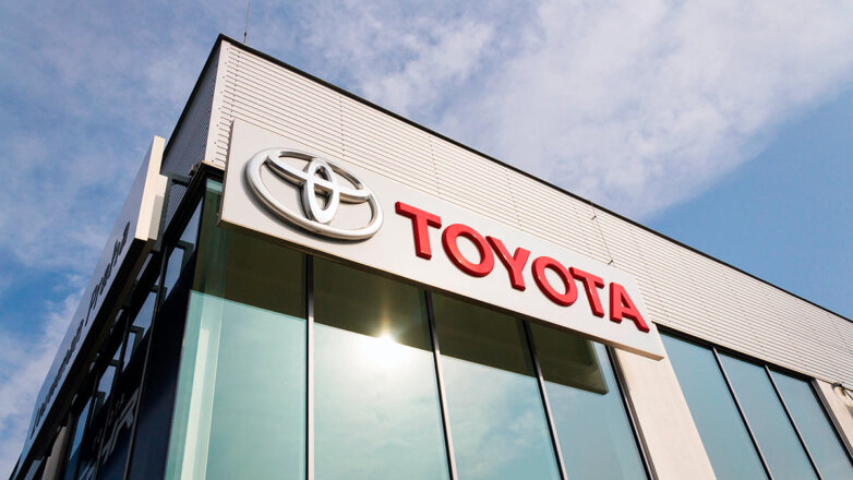 СМИ: Toyota первой из автогигантов возобновила поставки запчастей в Россию
