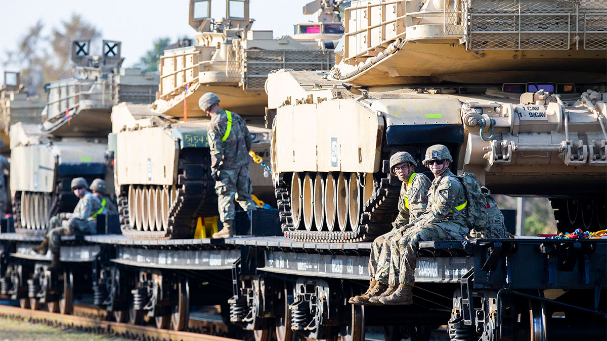 Транспортировка американских танков M1 Abrams