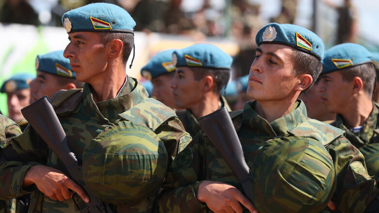 Военнослужащие ВС Таджикистана