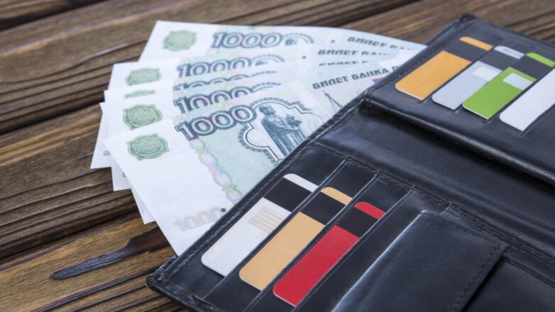 Средний лимит по кредитным картам в РФ достиг рекордных 92,03 тысячи рублей