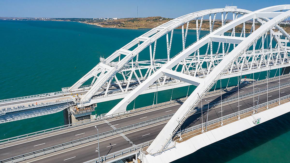 Четыре новых пролета автомобильной части Крымского моста установят уже в феврале