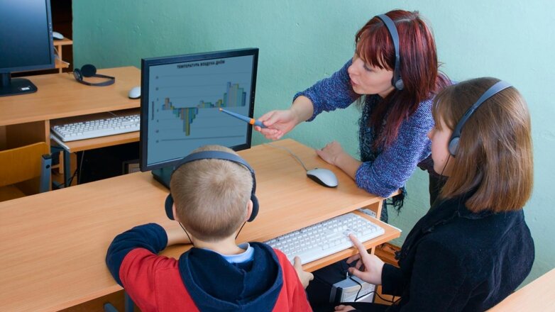 Школы в РФ обязали использовать только государственные информационные системы
