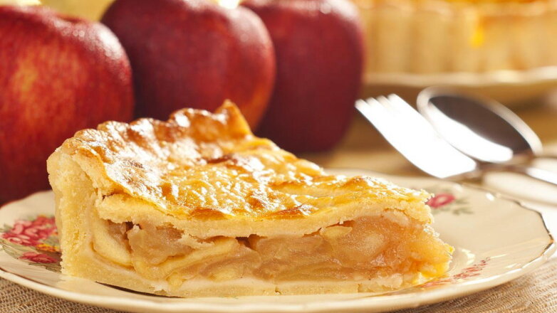 Недорого и вкусно: простой и быстрый яблочный пирог
