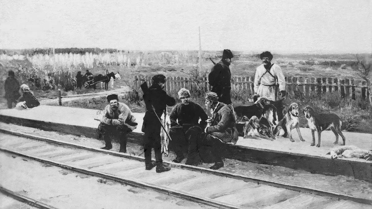 Охотники на платформе железнодорожной станции 1920 год