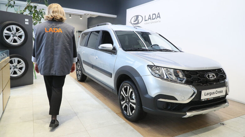 В российских автосалонах наблюдается дефицит автомобилей Lada Largus