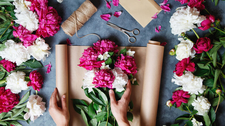 Как красиво упаковать букет: 3 простых способа от флористов