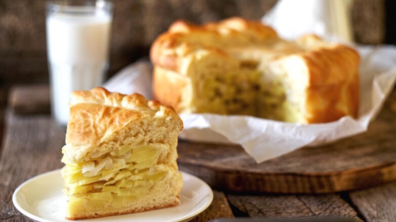 Недорого и вкусно: дрожжевой пирог с картофелем