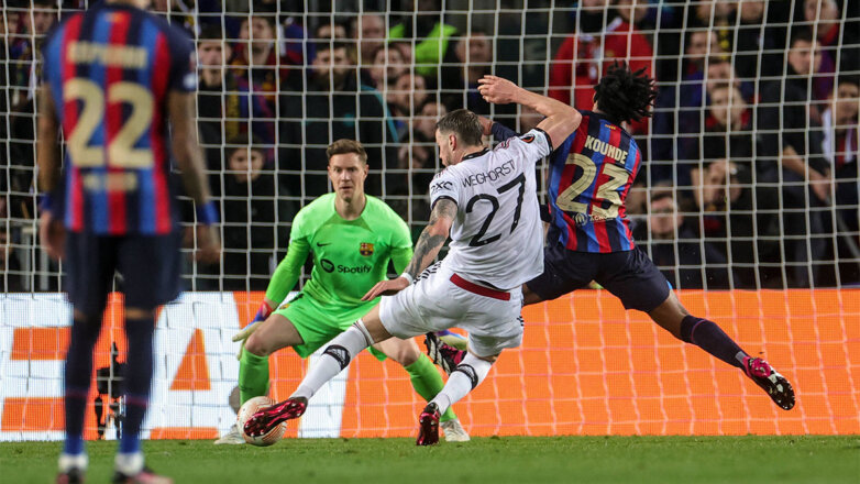 "Барселона" и "Манчестер Юнайтед" сыграли вничью в матче раунда плей-офф Лиги Европы