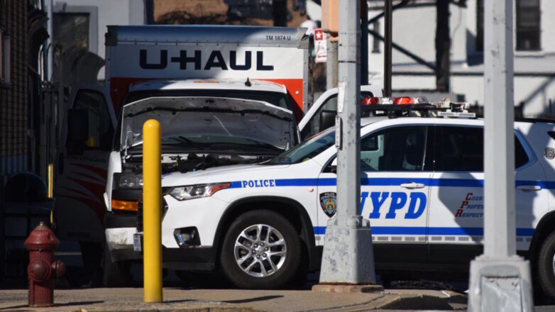 Грузовик сбил восемь человек в Нью-Йорке